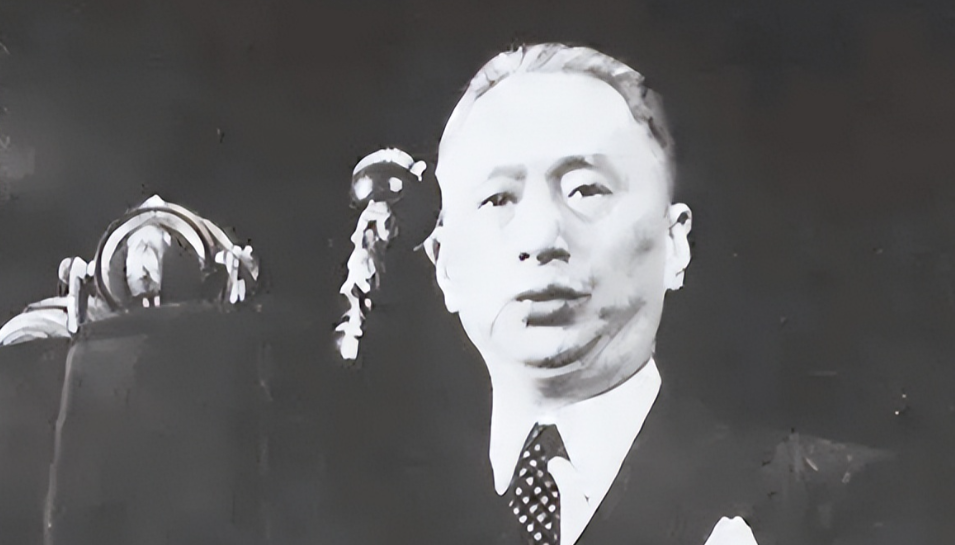 1919年，巴黎合会期间他捡到一块金表，不仅不归还给对方，还公开占为己有，这种霸