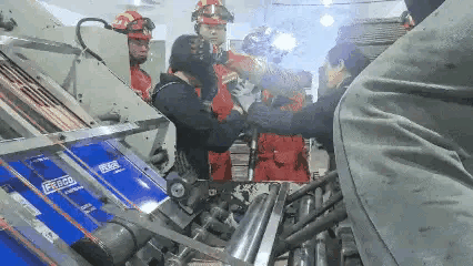 20分钟极速救援宁波宁海消防为生命护航近日，宁海一工厂内，一名女子不慎将右手卡