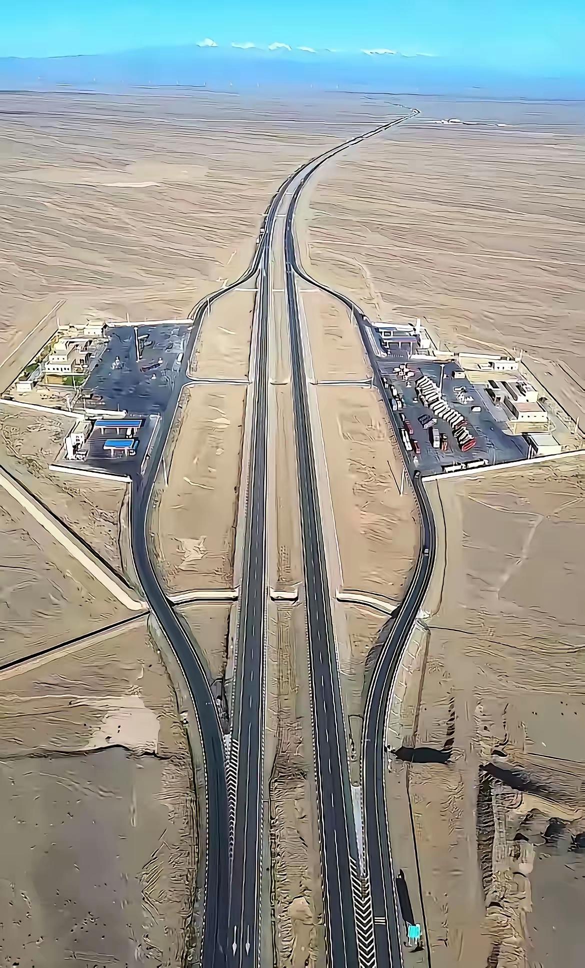 几年前跑长途，中途去服务区加油。加油站的姑娘告知油站没油了，让我去下一个服务区。