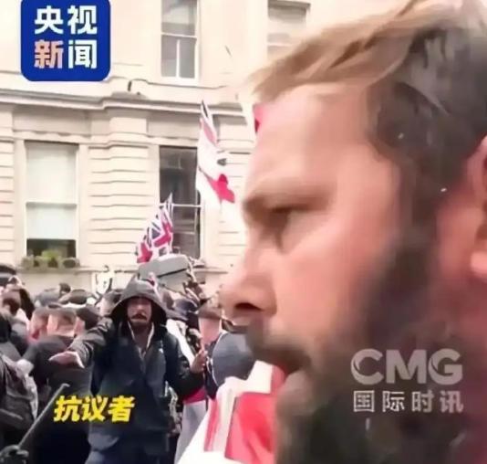 曾经，加拿大人嫌弃华人炒高了房价，恨不得把华人邻居全部都给赶走。现在好了，华人倒