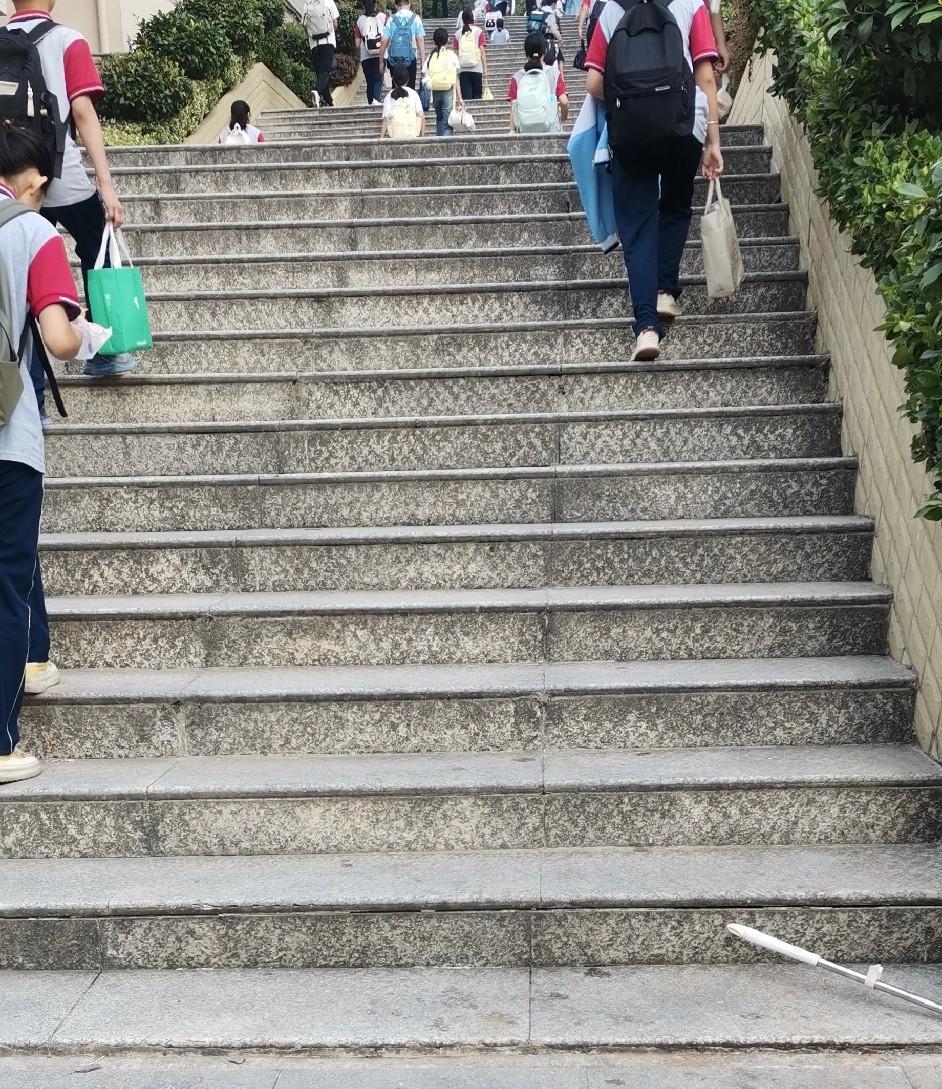 我这是上辈子欠外甥女的老公那读高一的外甥女住在我家，自从她住到我家，家里就再无