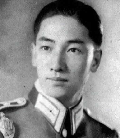 1997年，蒋纬国病逝，宋美龄派人查账，发现养了81年的儿子，身后竟是一堆无人敢