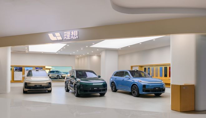 理想「断腕」: 关店100家, 李想手里还剩什么牌?