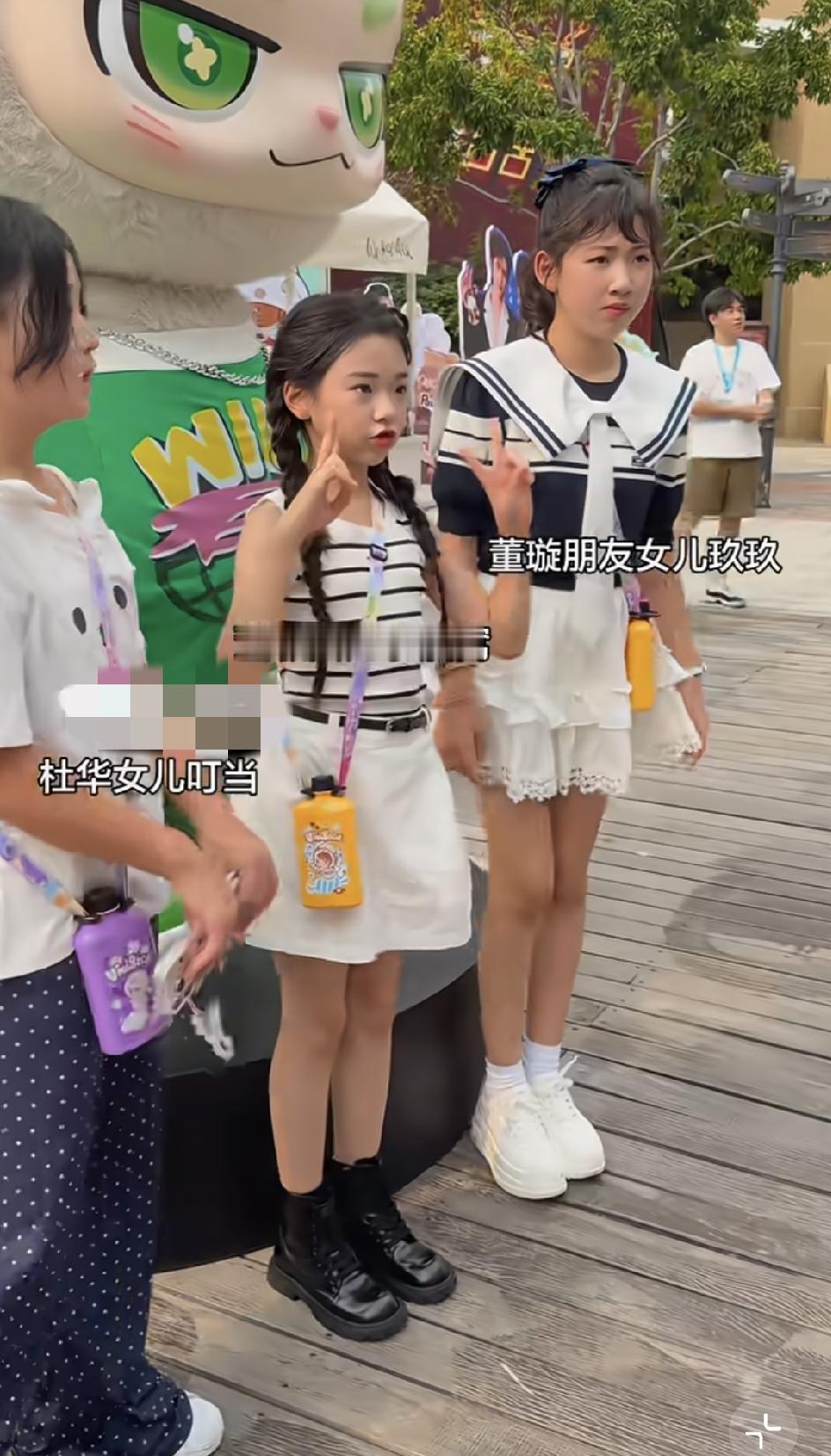 不得不说，看了那么多星二代，董璇的女儿小酒窝最懂事，有千金大小姐的风度。比如，