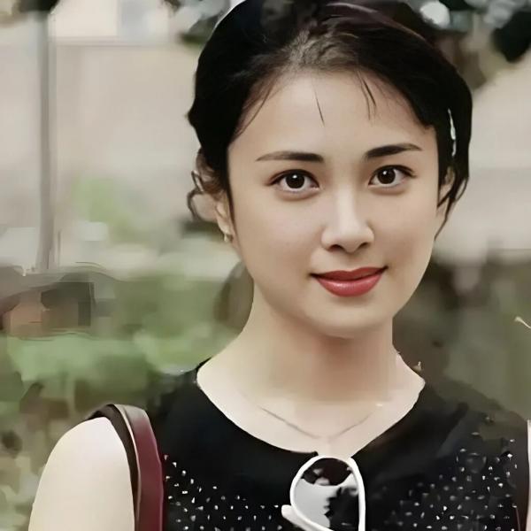 当年最美苏妲己，现如今却两段婚姻走到尽头，晚年丧子独居。2016年2月26日