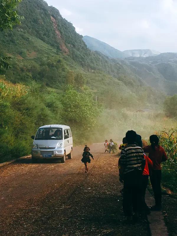 夜晚开车技巧，知道了能保命。我开车二十多年了，在陌生地方，尽量别在夜晚开车。