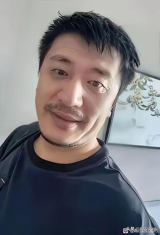 张雪峰起家的真正底气，普通人根本熬不来。2007年他揣着不多的钱北漂，没有