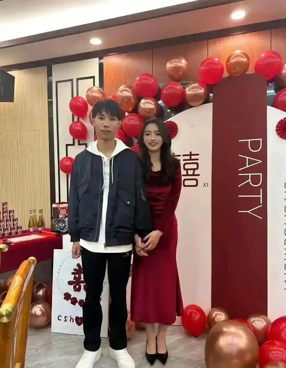 想问一下我表姐是怎么看上他的