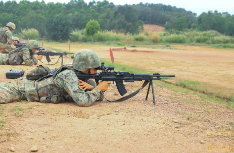 步兵战术训练中，武器装备性能的不容忽视的地方绝对是QJB-201型5.8X42m