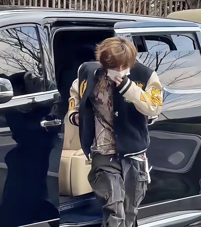 鹿晗的事儿过去了终于露面录综艺了感觉鹿晗真挺迷地，那么多的综艺就是不参加，只为了