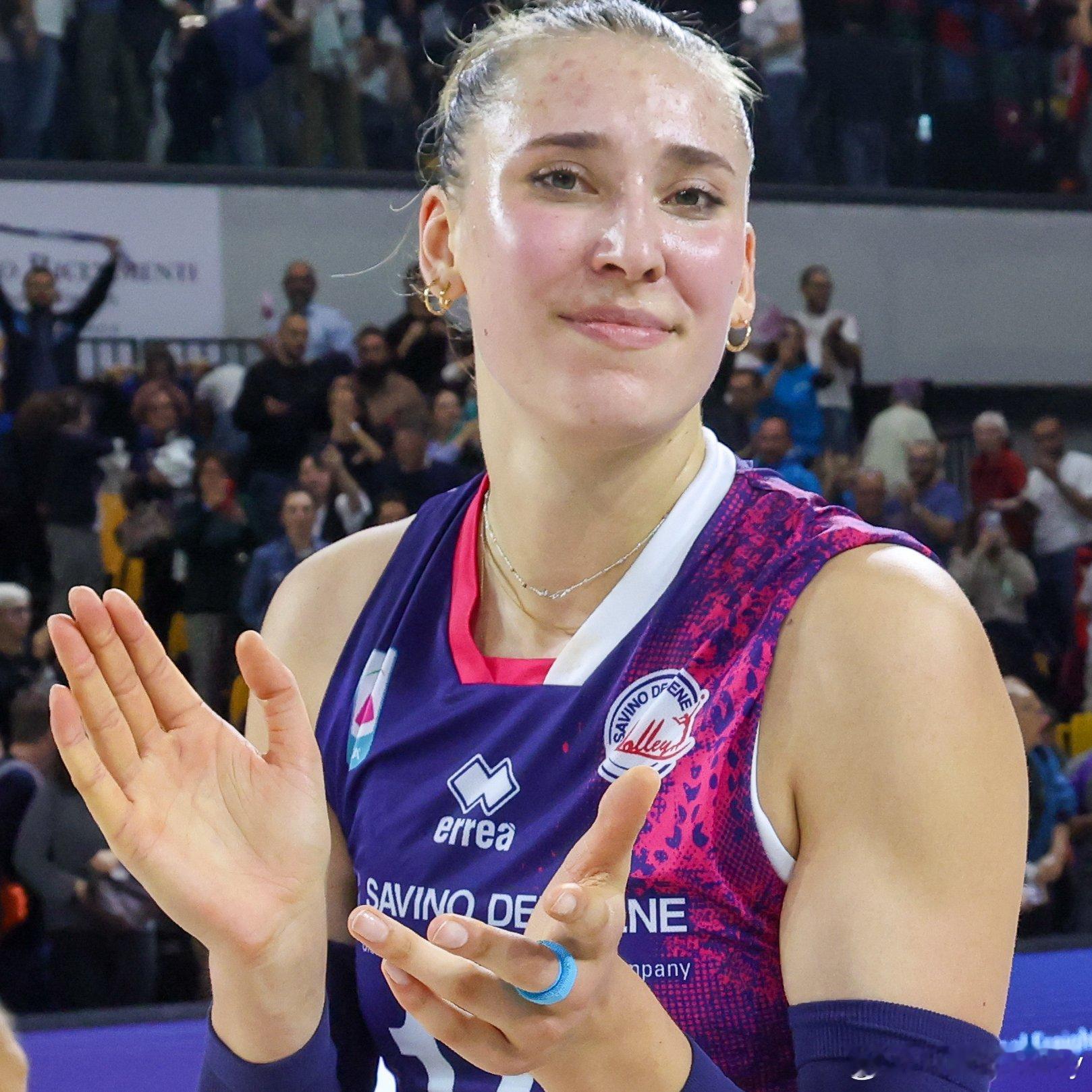 土媒曝伊萨150万欧挖安特罗波娃?✍️安特罗波娃已与伊萨奇巴希队签署初步协议。