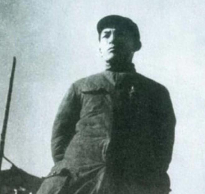 叶飞在写回忆录时提到一位开国元帅，他说这个人真好，并表示自己敢于和他对抗！19