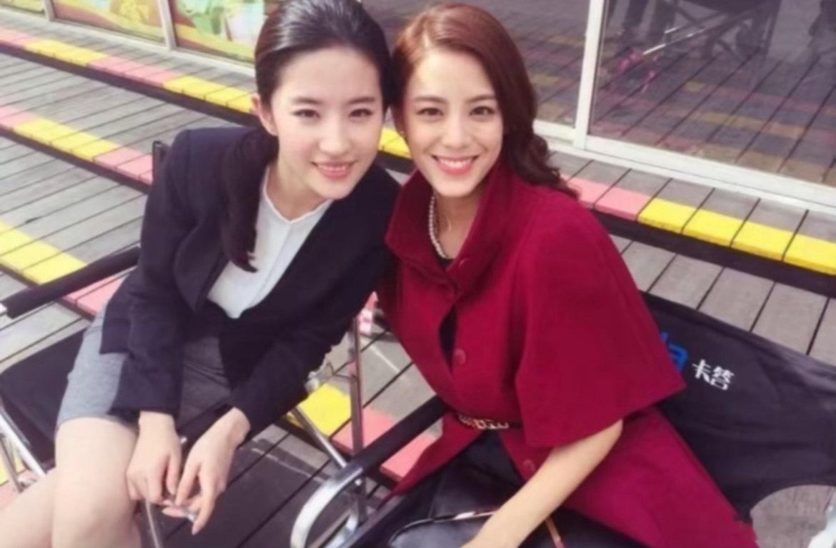 当初看到这套图震撼了好久，这个女生完全不输刘亦菲，原来她就是江语晨