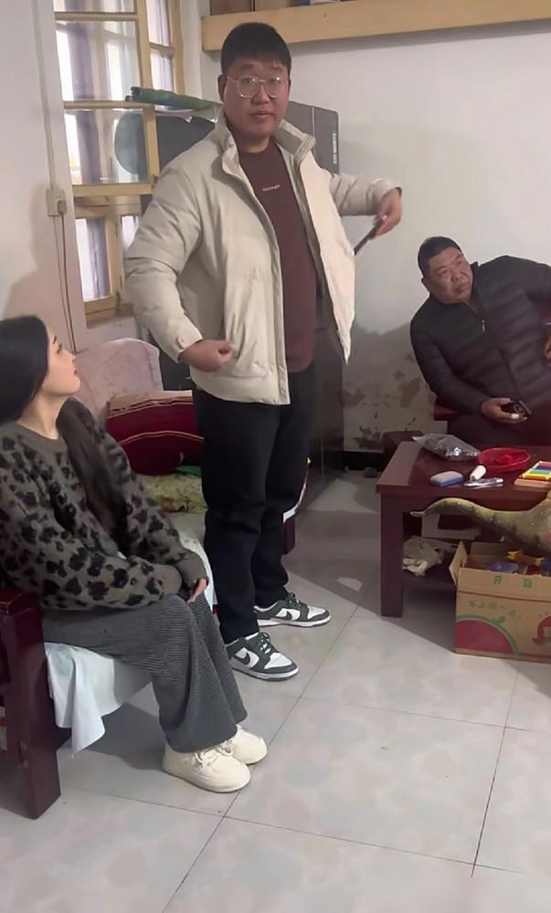 今天媒人带相亲对象来我家了，说实话，见面之后有点失望。没见面之前，媒人说这个男生