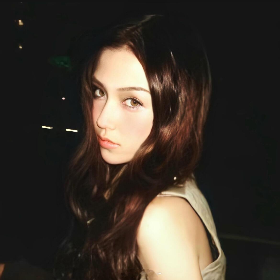 angelababy出门三个手机起步|angelababy我也想偶遇我家女神