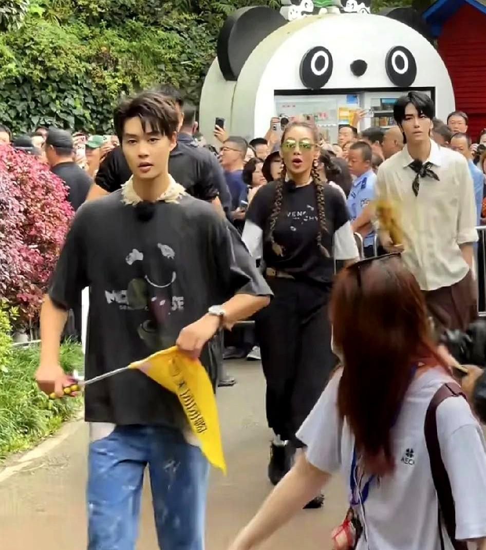 可惜了，短剧霸总一哥，柯淳选错路。他跟着刘晓庆、何赛飞那群前辈们去上真人秀，把