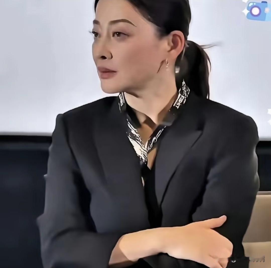梅婷这事儿闹上热搜后，我发现了一个扎心的真相：这年头，越是半瓶子醋，晃荡得越
