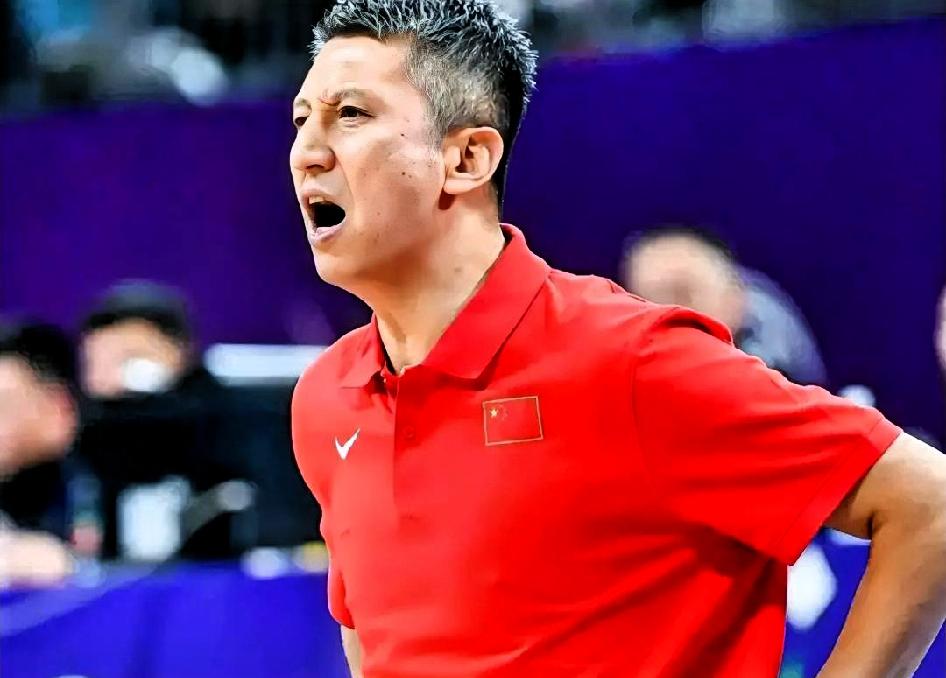 1. 大赛成绩实现突破：2025年他率领中国男篮闯入亚洲杯决赛，最终惜败澳大利