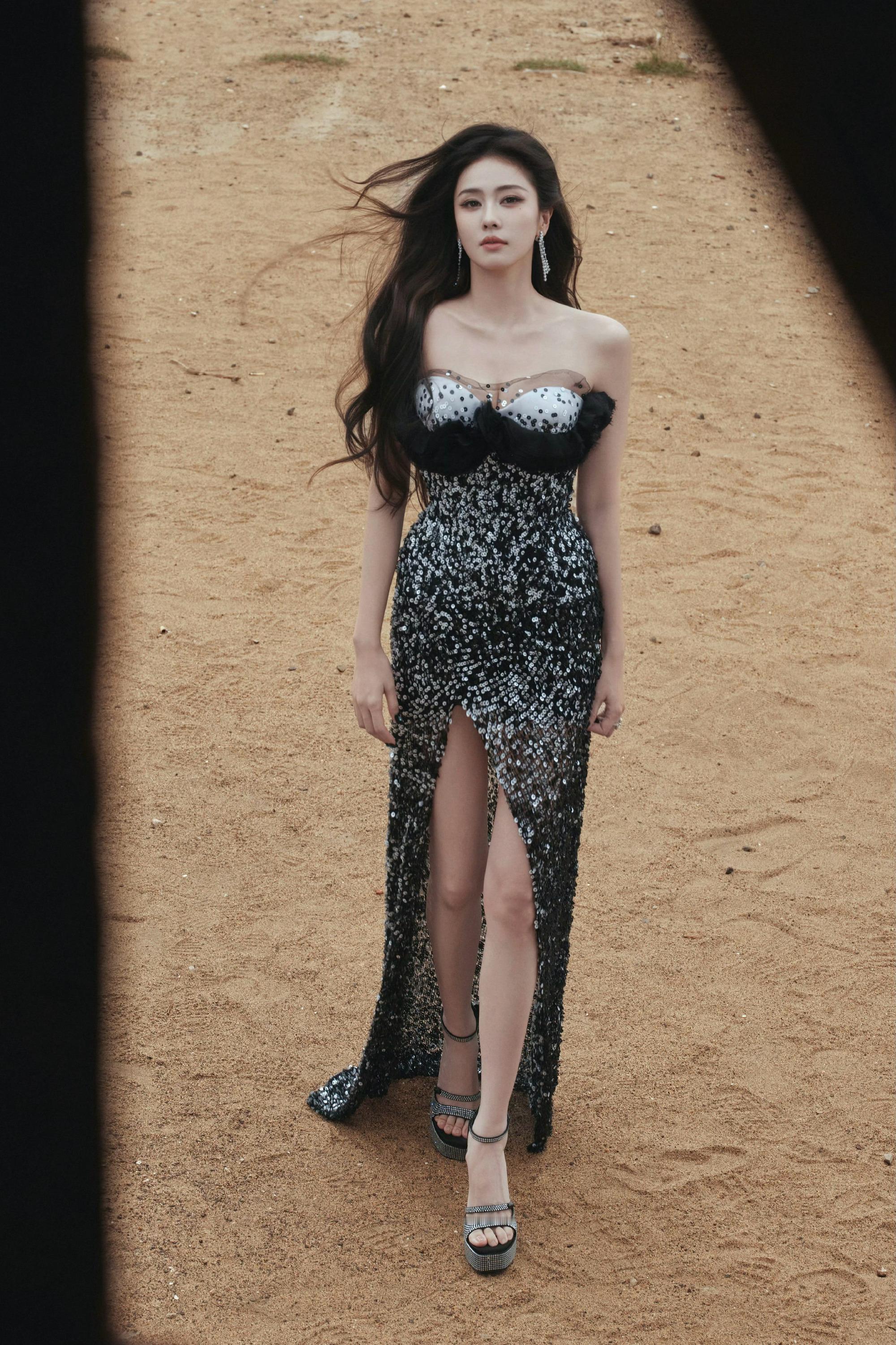 白鹿希望大家多多关注作品好的，颜值演技皆可的白梦妍。白鹿