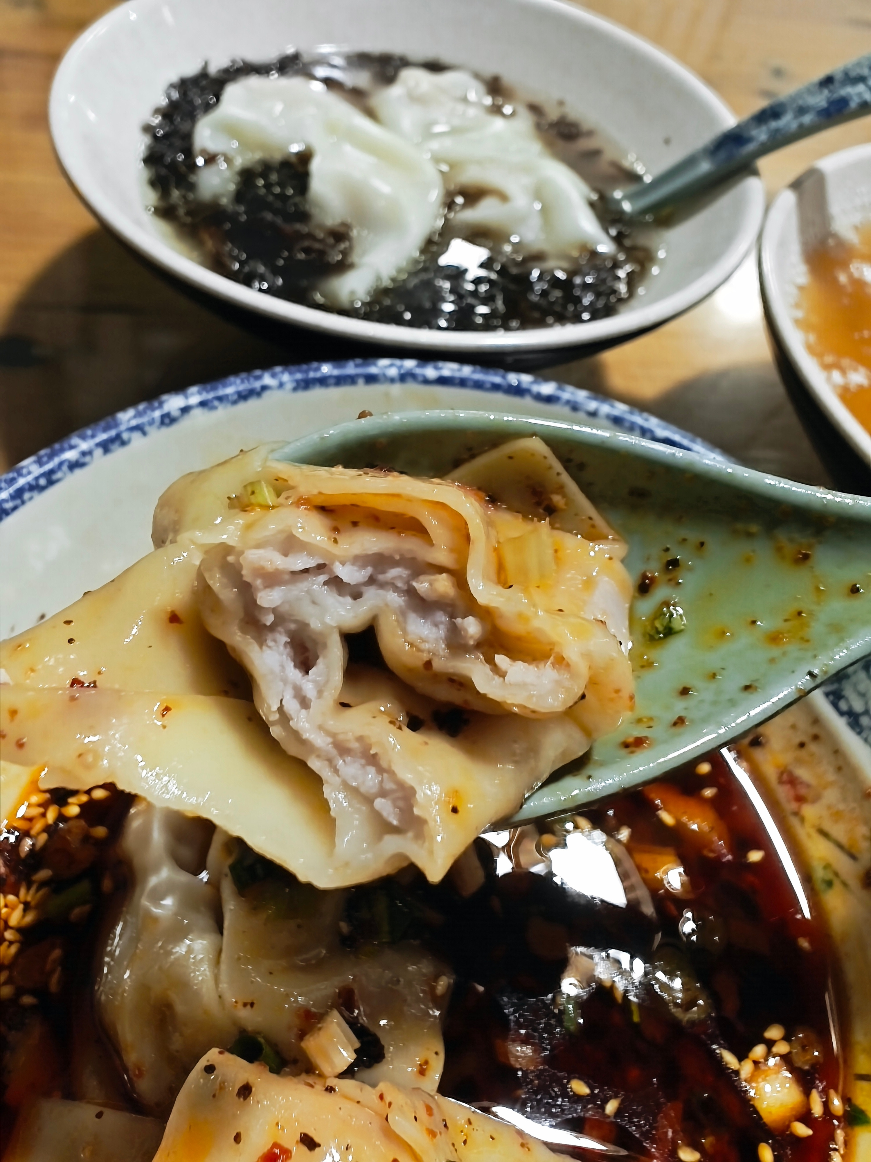 在成都街头闲逛，竟然找到了钟水饺的传人店！钟水饺这食物，还是在芜湖的《点兵点将》