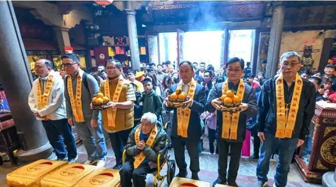 马来西亚华人为什么不独立建国？因为干不过马来人，人家的背后是英国政府。英国殖民