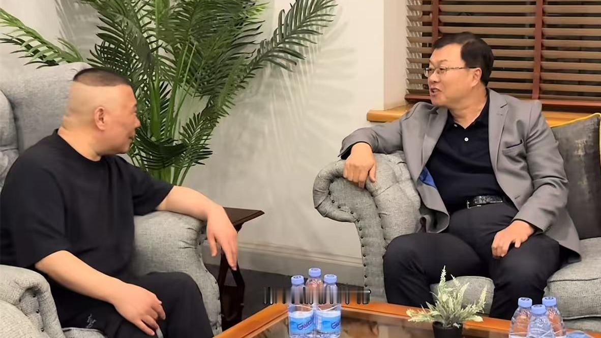 郭德纲一行受到驻津巴布韦大使接见，在后台愉快聊天，小黑粉彻底闭麦！德云社官方发布