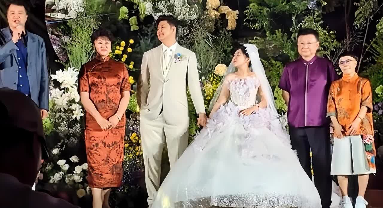 终于明白了，为什么金龟子在女儿婚礼上穿着大裤衩，绝对不是为了与众不同，也