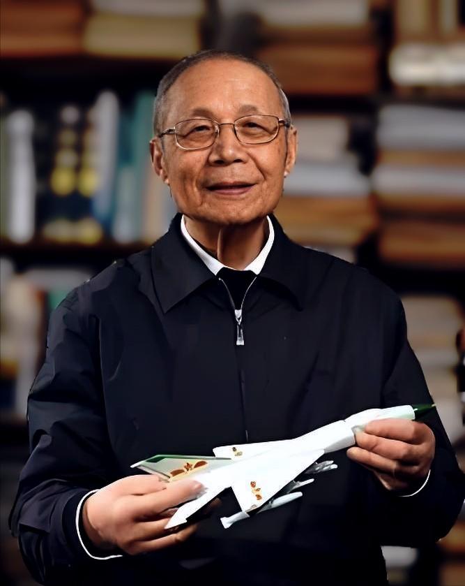 中国著名飞机空气动力学家，中国科学院院士，中国工程院院士，中国航空研究院名誉院长