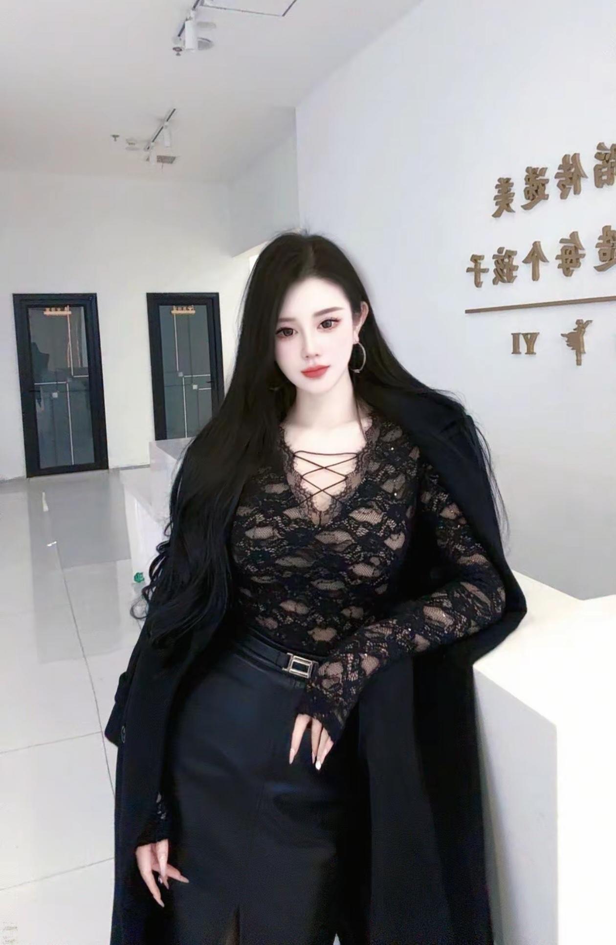 有点痞子气的冷面美人