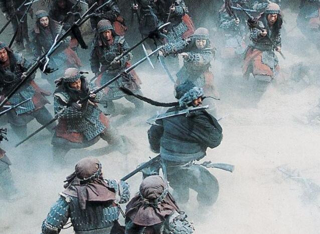 晚清坐拥八十万在编正规军，八旗二十万、绿营六十万，账面兵力远超盛唐巅峰的府兵规模