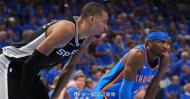 NBA官方公布了最新一期西部球队休赛期实力榜，马刺超越雷霆蹿升至榜首，掘金和湖人