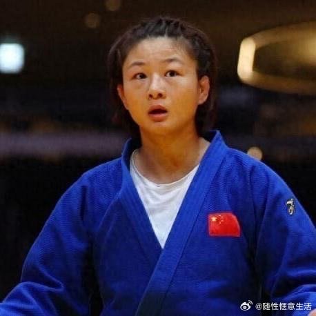 争议判罚！亚运女子70公斤级8强战，唐婧误咬伤日本选手，裁判直接判负出局名古屋亚运会女子柔道70公斤