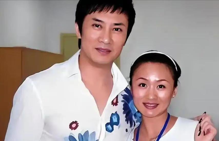 当年，富家女万小牧爱上了穷小子江涛，不惜放弃豪门生活，30年后，江涛成为了著名歌