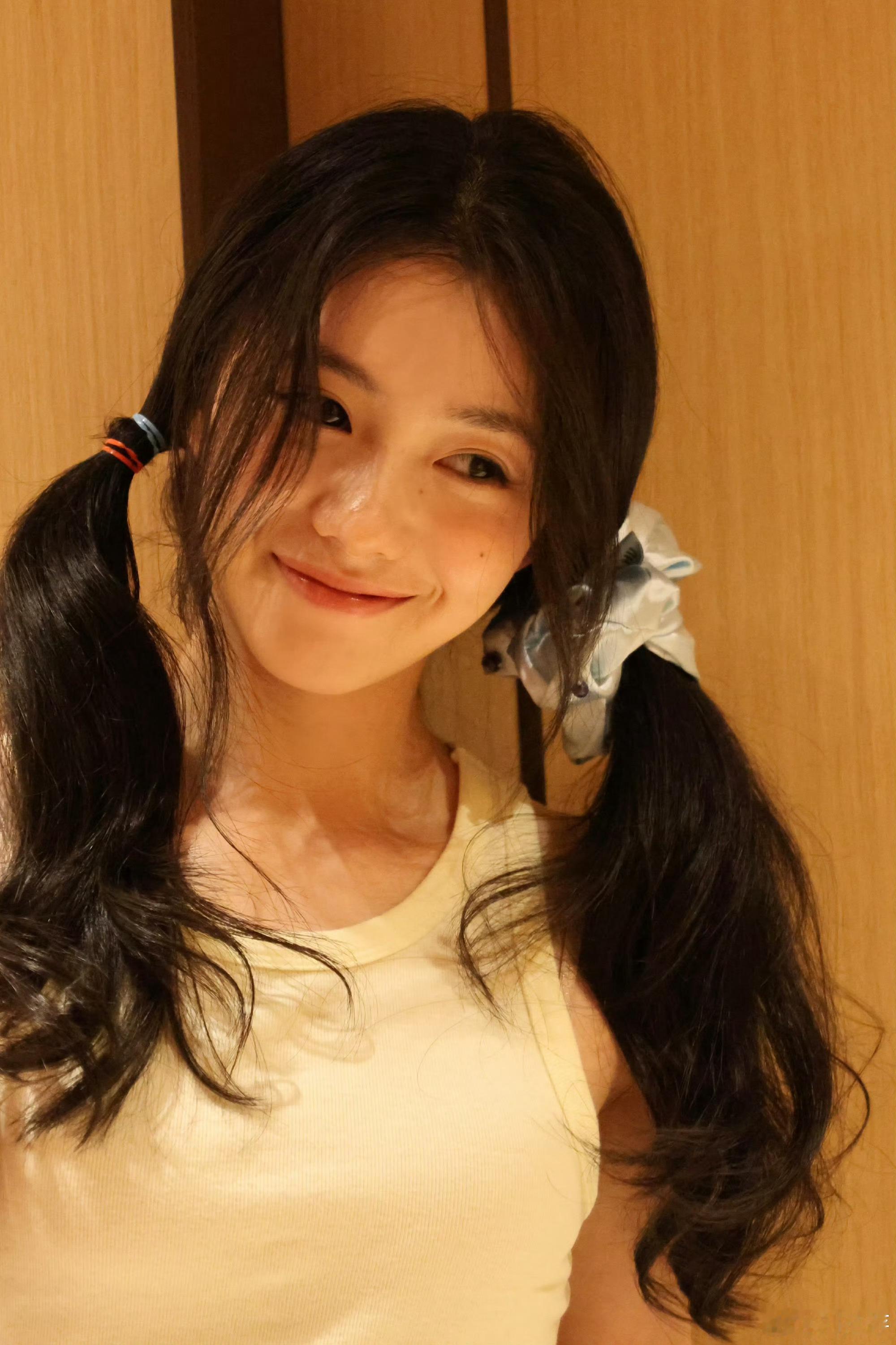 存儿的自拍太有明媚感了漂亮小女孩[抱抱]刘浩存​​​