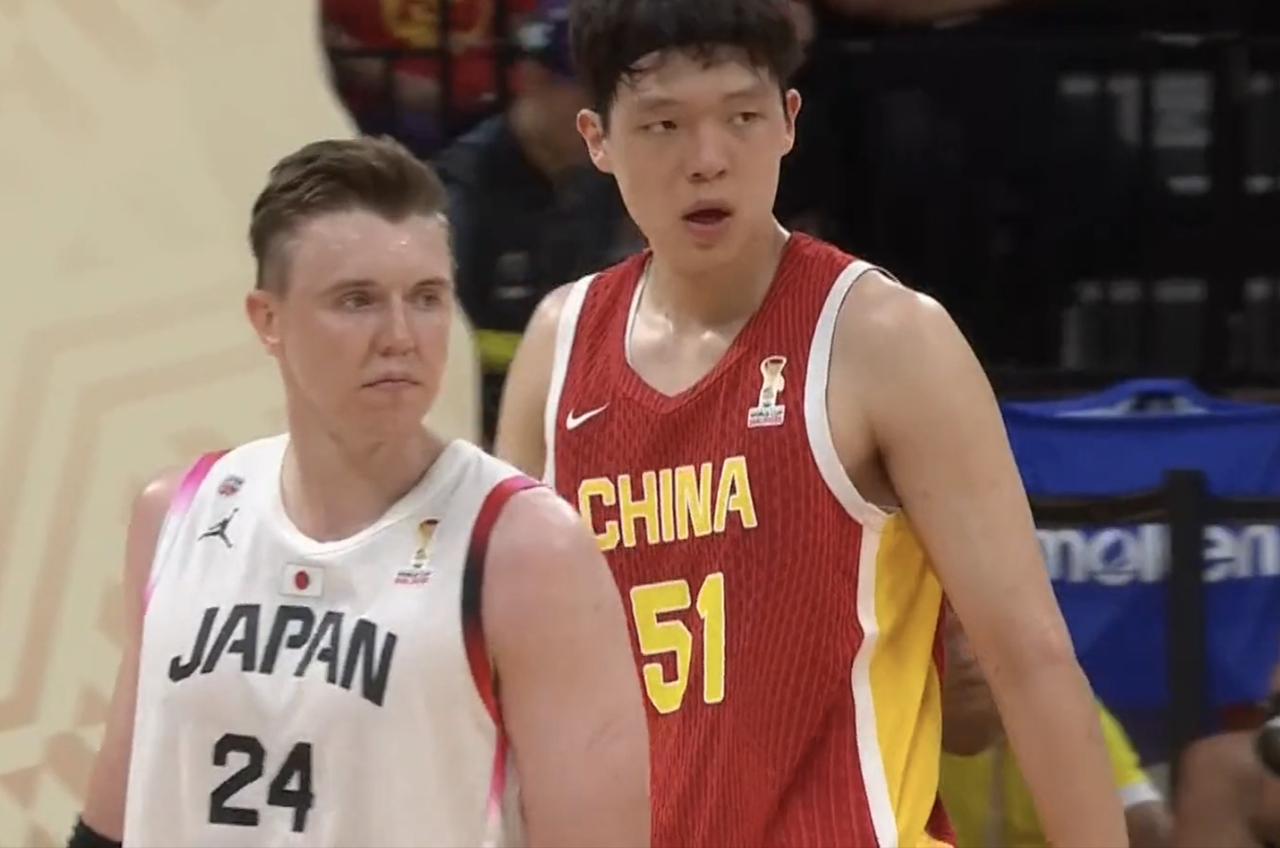 哎！有点失策了！中国男篮半场结束，居然40：50落后10分。我觉得上半场中国男篮