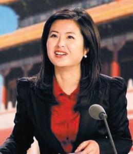 42岁的央视主持人张泉灵辞去工作后，趁着60岁的丈夫不注意，带着147万