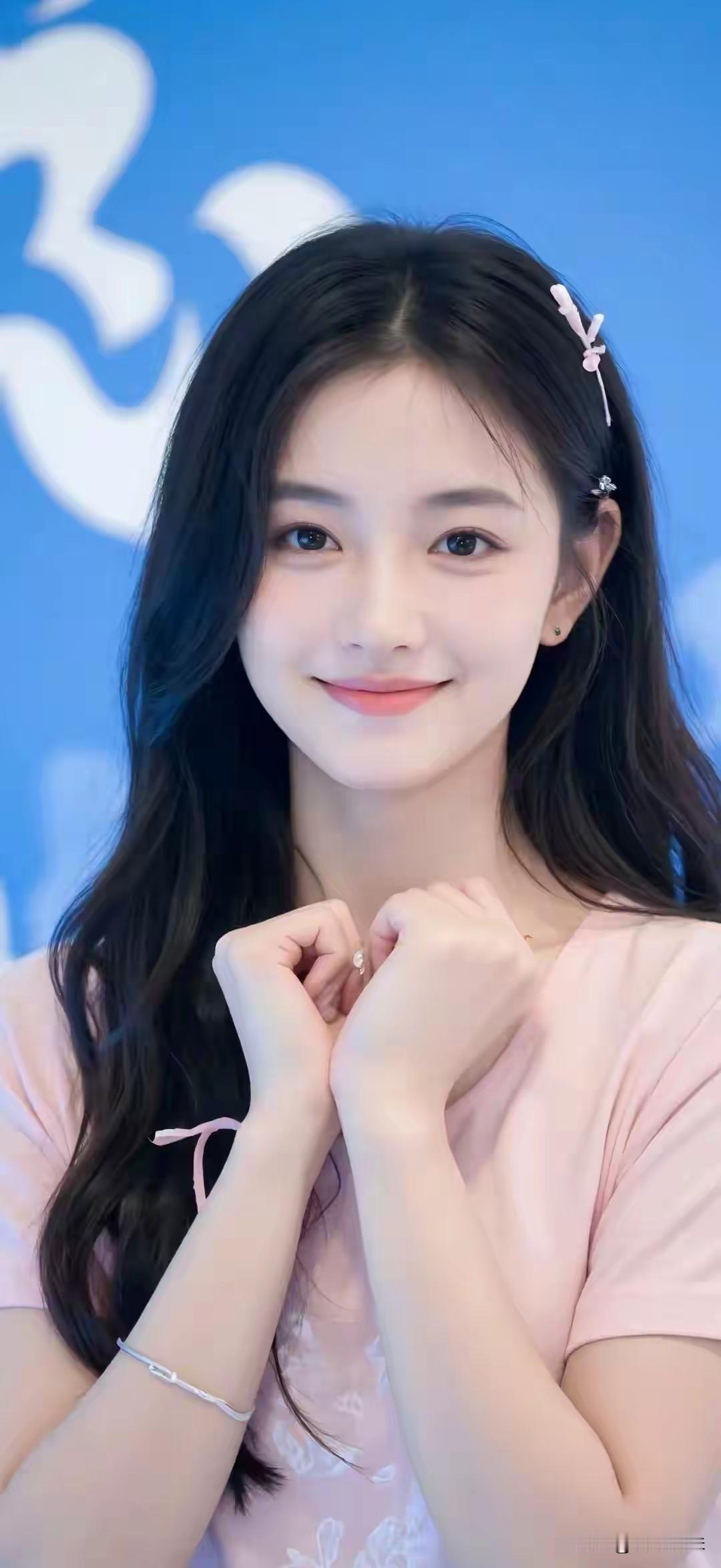 自己站起来，是本事，被人扶起来，是价值。