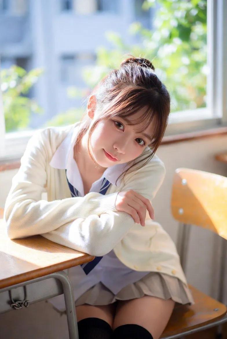 帮忙看下，这个可爱妹子图片是AI么？我感觉是……