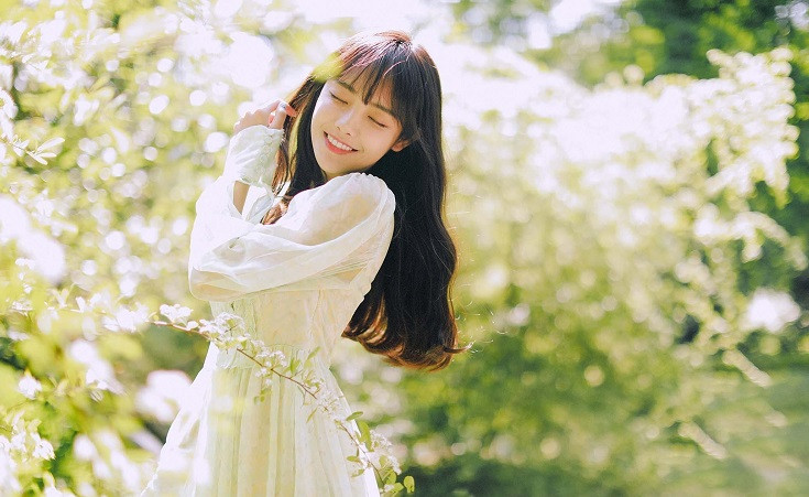 女人想你了，往往会给你这三个信号：1、有事找事地联系你，总问你在干嘛；2、关