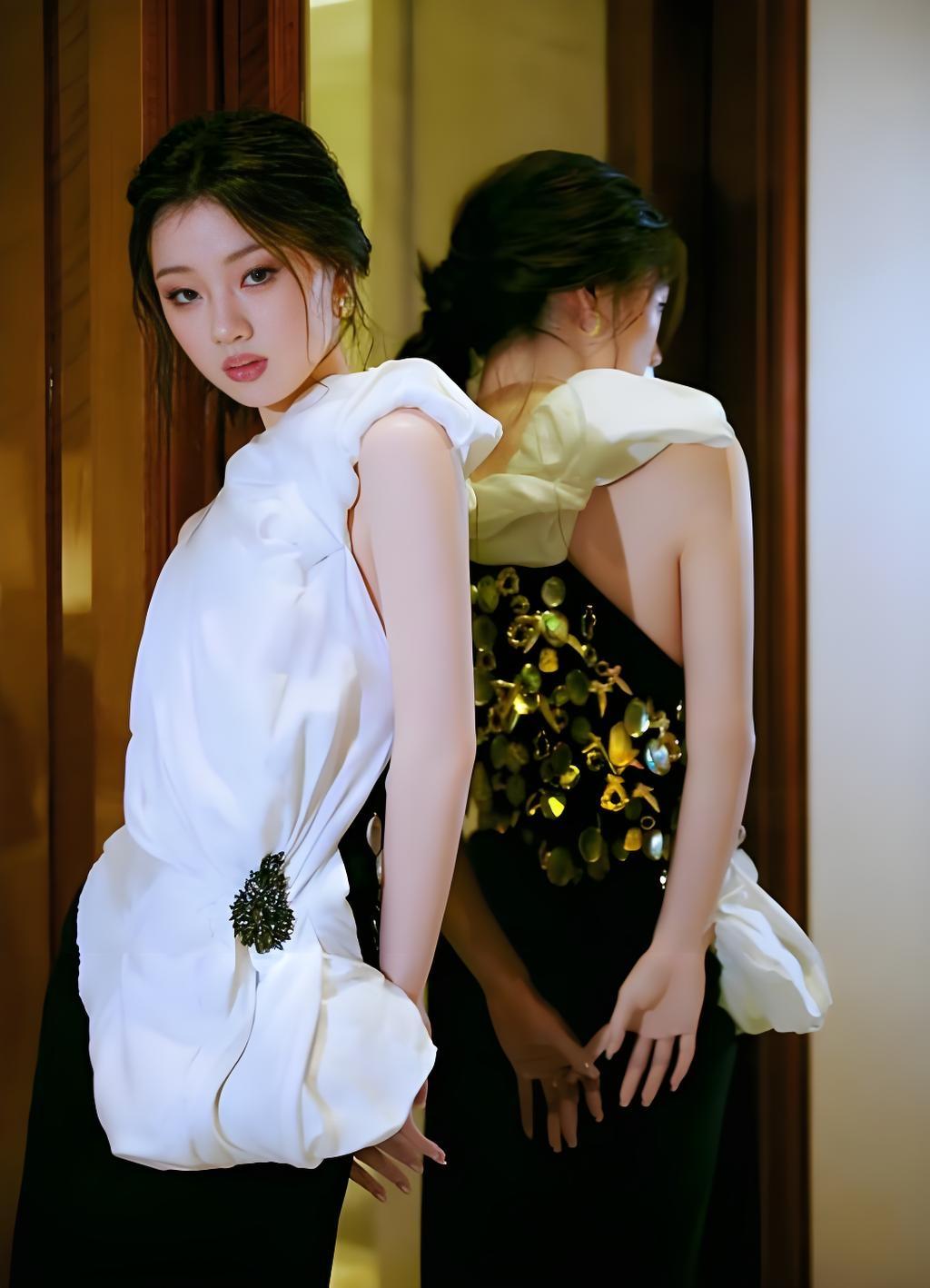 单依纯写真集宛如诗画，灵动眼眸、优雅姿态，尽显甜美纯净气质每日分享高颜值美女