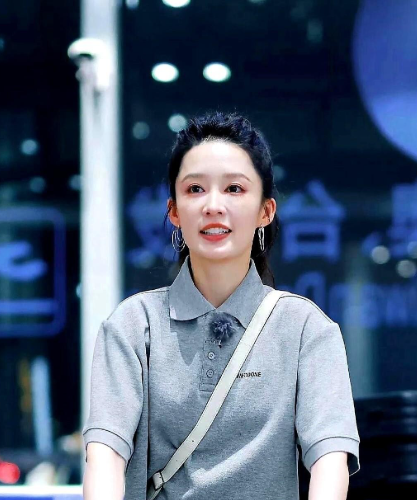 现在不允许轧戏了，不少演员为了多挣钱就跑去参加综艺。李沁那事儿您听说了吗？四