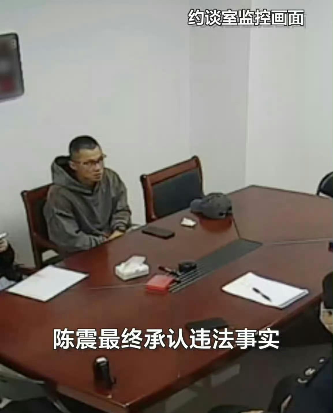 网友A：陈震有个很厉害的地方，就是不管遇到什么负面事，平时都能跟没事人一样，心理