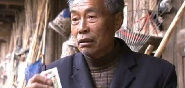 周总理的秘书纪东在其回忆中有如下一段描述：“我曾经偶然间看到了周总理为排解心中苦