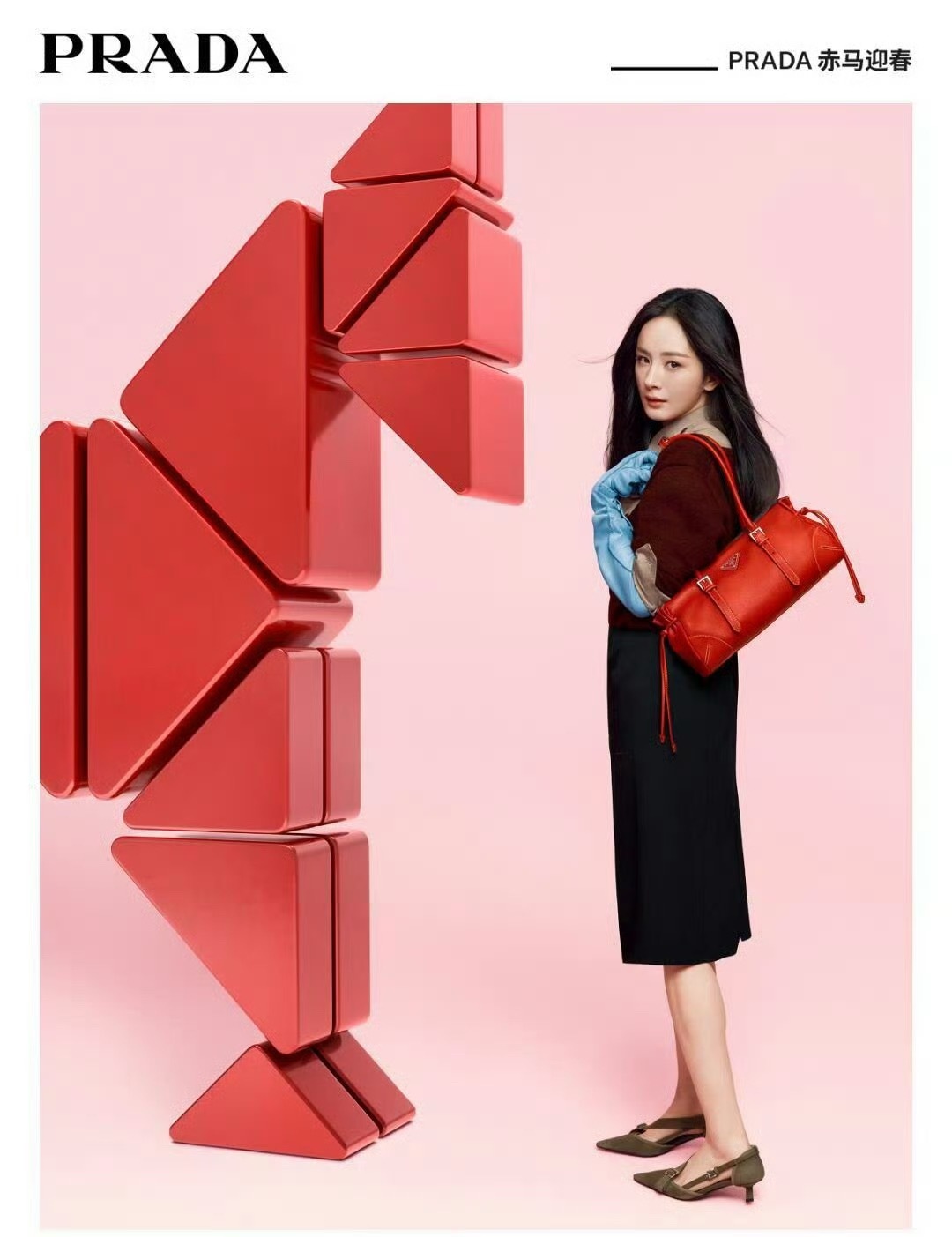 prada真的好爱杨幂，拍了好多大片，还给了不少地广，外网也是各种发，排面给的太