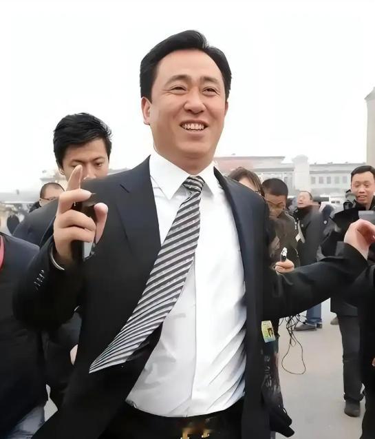 中超联赛看下恒大破产重组的细节：恒大足校总资产为5.55亿元，负债28.63亿