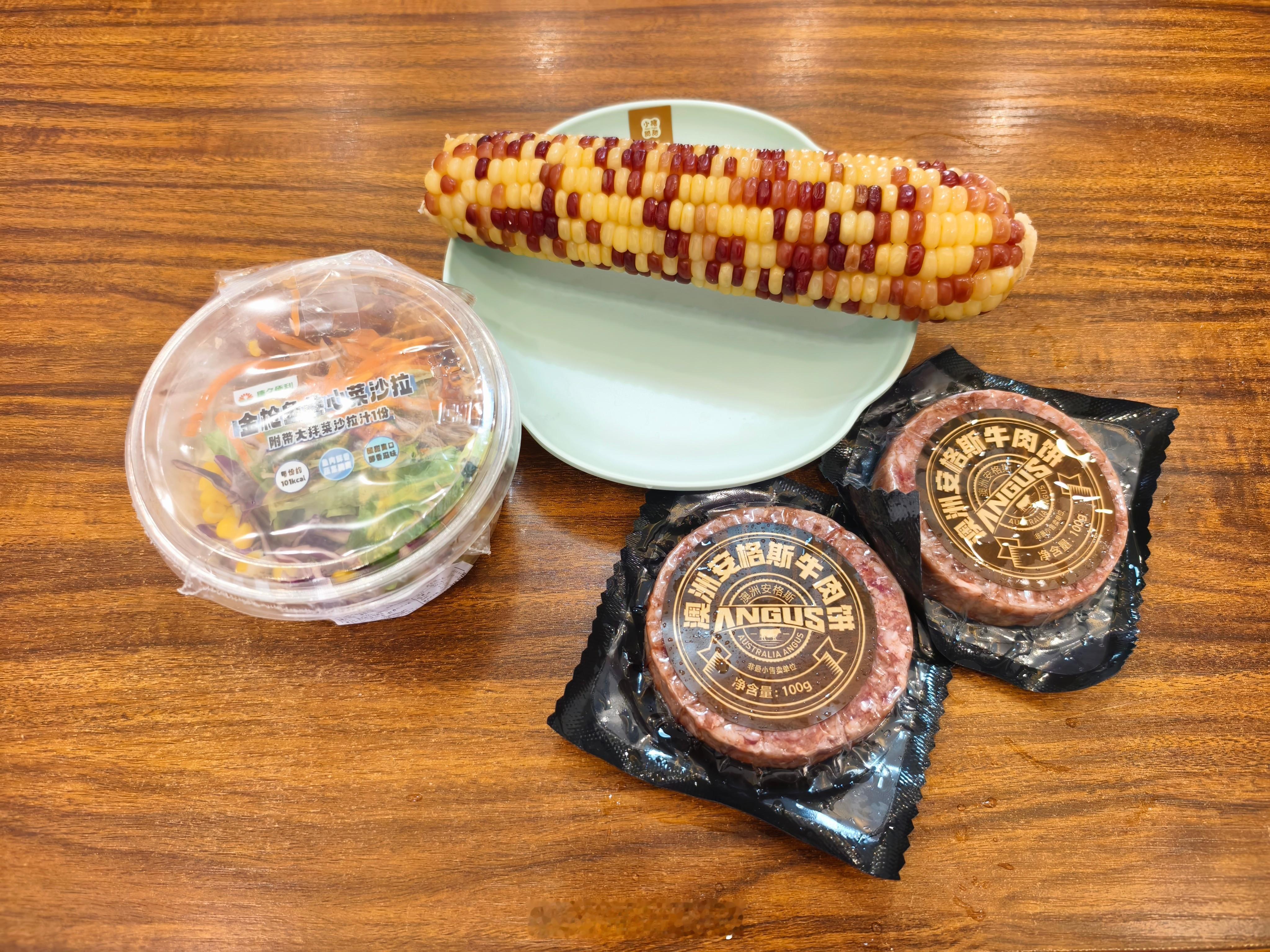 不咋会做饭除了最基础的西红柿炒鸡蛋，炒土豆丝就是煎鸡蛋和泡方便面了餐桌收拾完，地