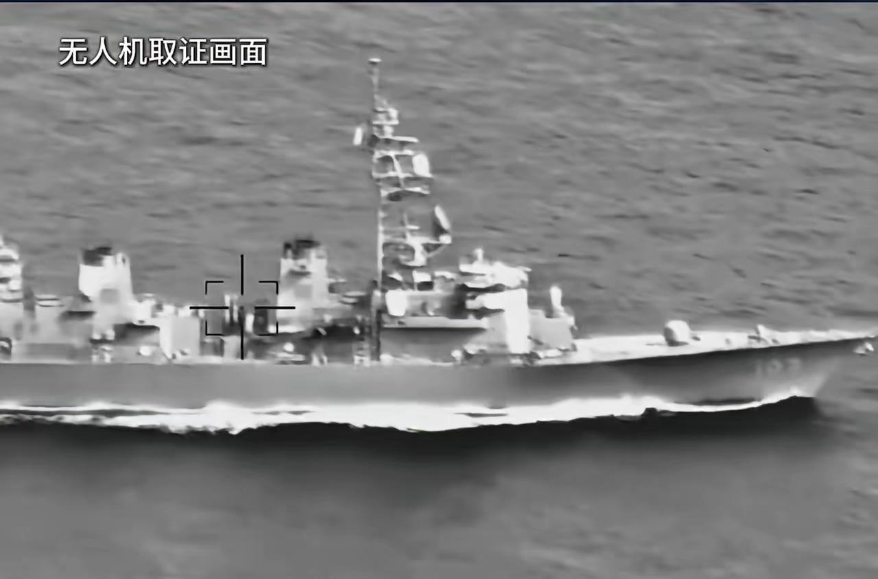 看看我们无人机锁定的日本舰艇的部位。大家快来看这张照片，真是太爽了！咱们的无