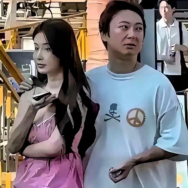 王思聪又给女主播刷了3万。直播间里火箭连飞，榜一稳了，他顺手私信一句“加个微信