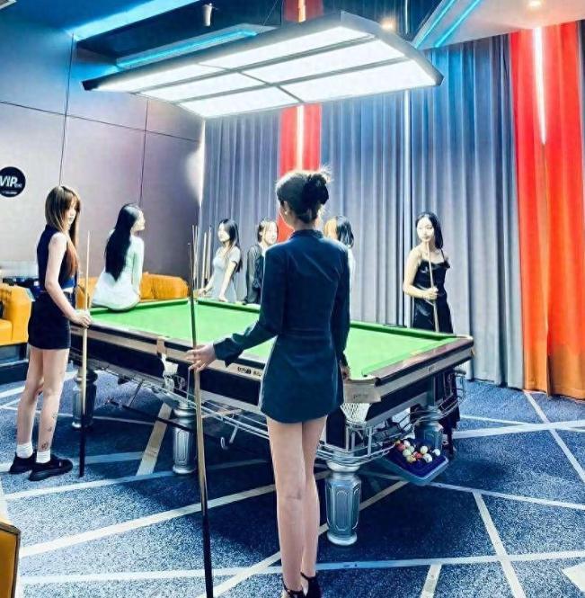 台球厅变"桃色基地"？美女助教陪打背后，暗藏灰色产业链！杭州某台球俱乐部，一