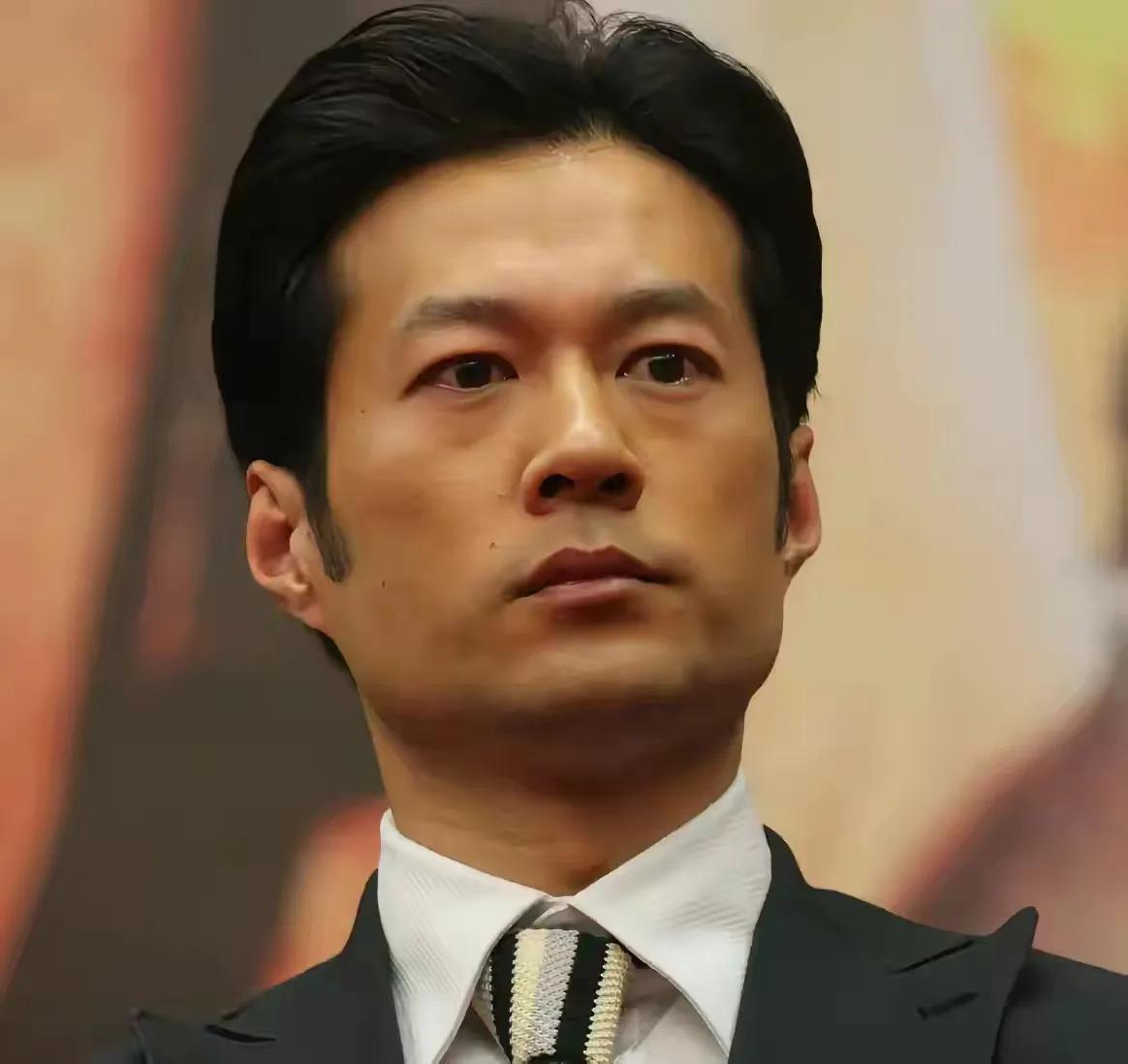 54岁演员谭凯不结婚原因成迷，本人一句话道尽了人世间酸甜苦辣演员谭凯今年五十四